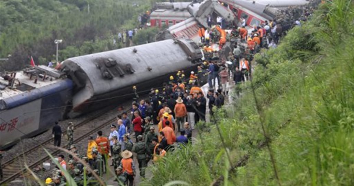 Train hits landslide, derails in China, killing 19